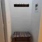 Nianiari House
