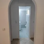 Nianiari House *