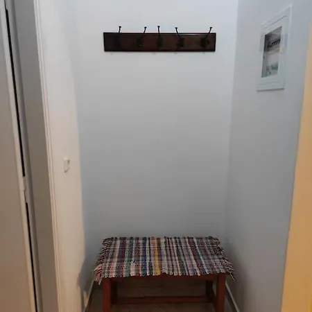 Nianiari House